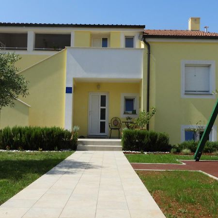 Apartment Thea Pula Bagian luar foto
