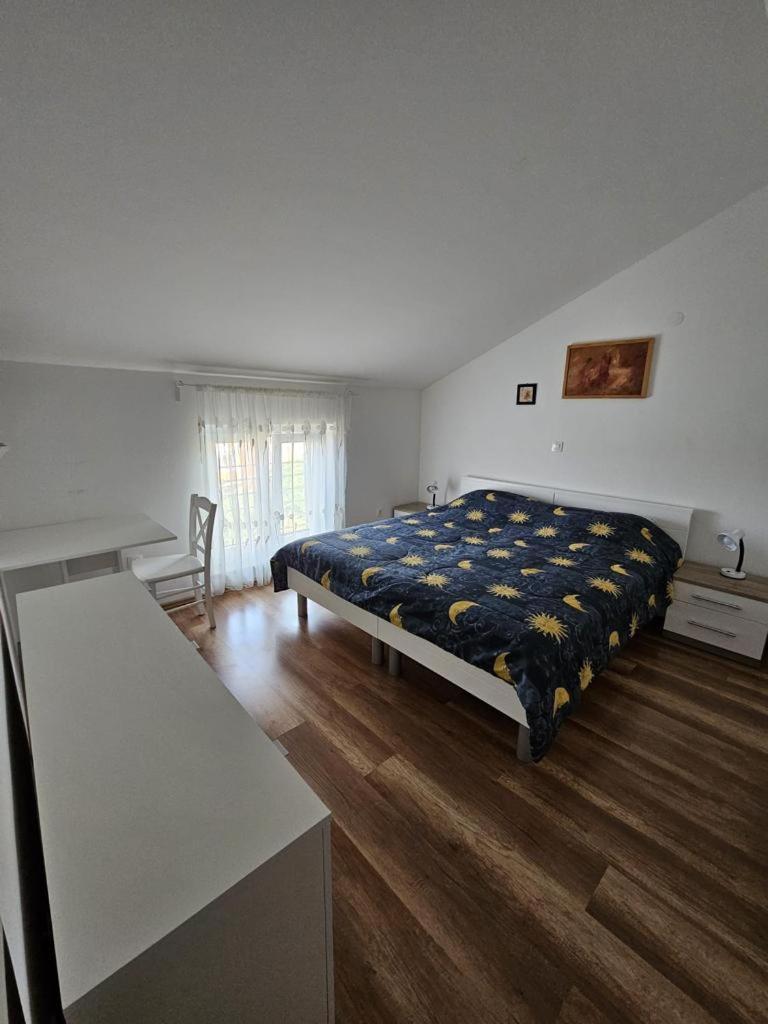 Apartment Thea Pula Bagian luar foto