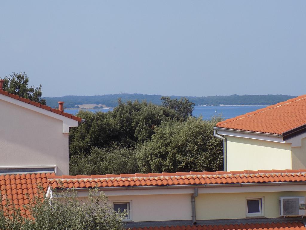 Apartment Thea Pula Bagian luar foto