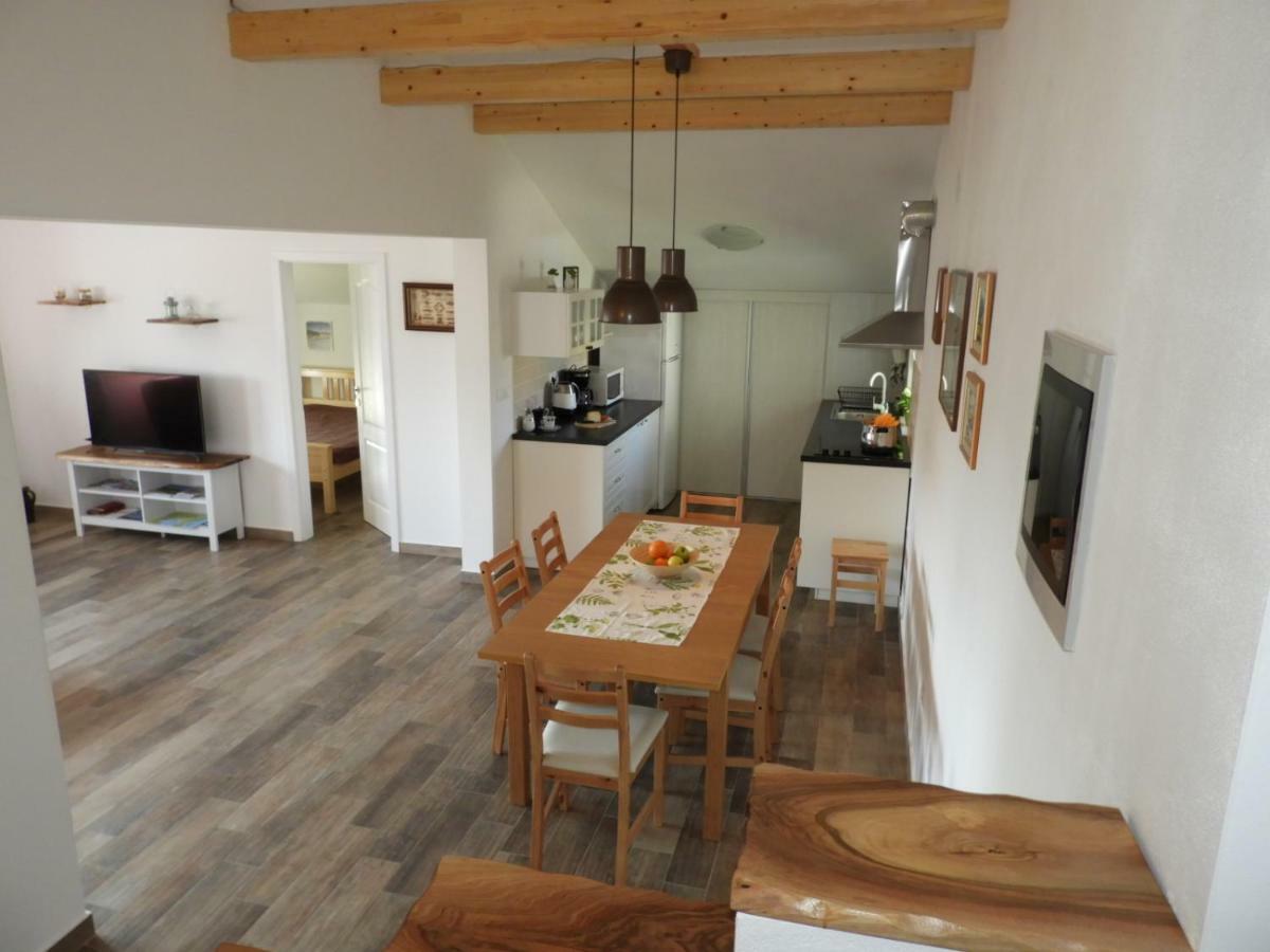 Apartment Thea Pula Bagian luar foto