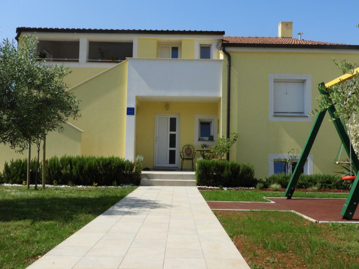 Apartment Thea Pula Bagian luar foto