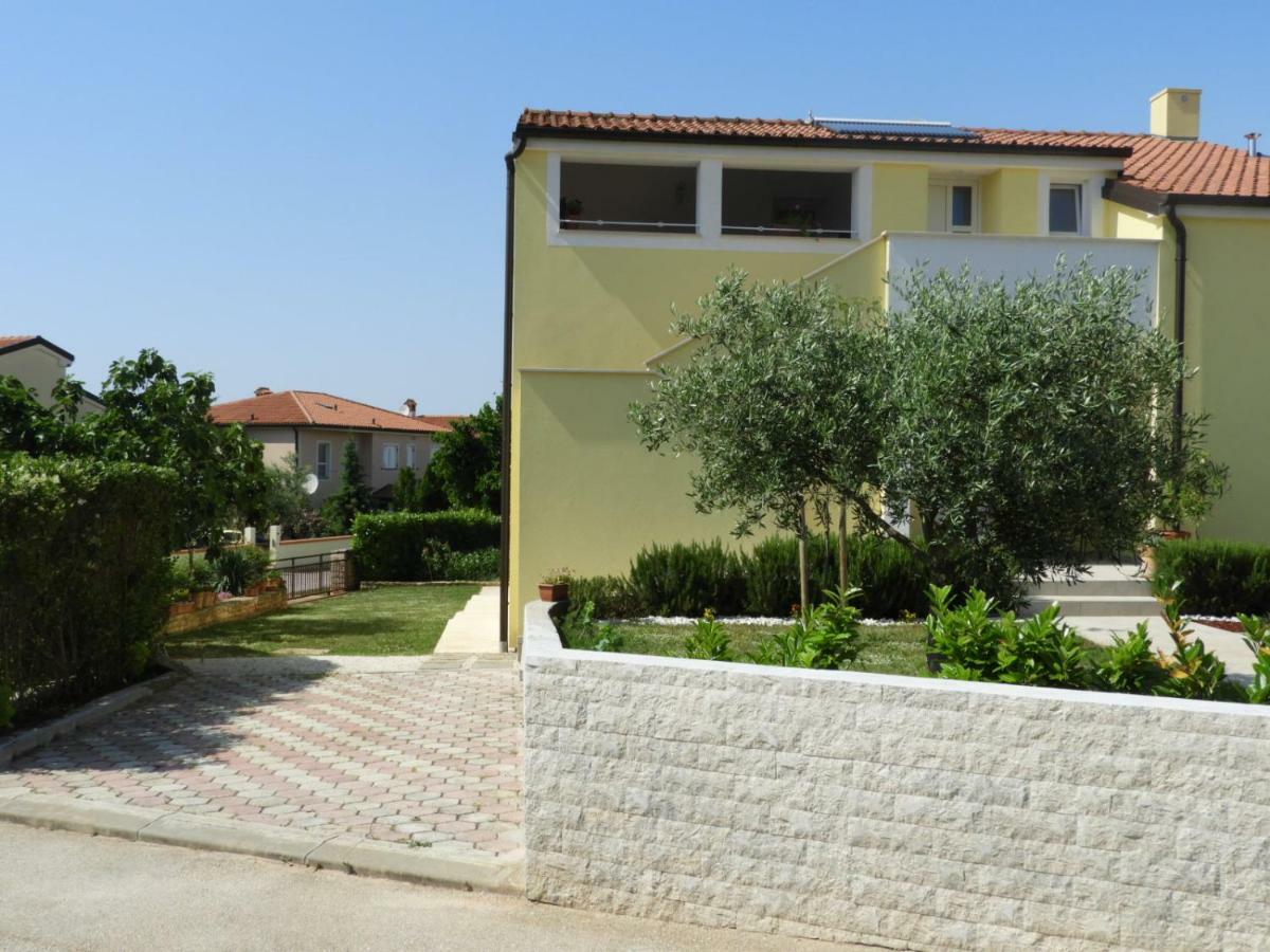 Apartment Thea Pula Bagian luar foto